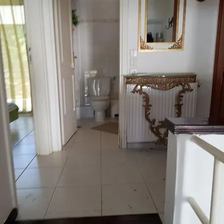 Elegant Maisonette In *