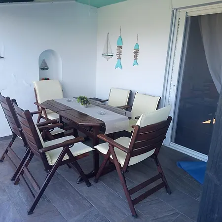 Dom wakacyjny Elegant Maisonette In