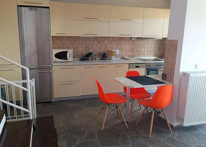 Elegant Maisonette In *